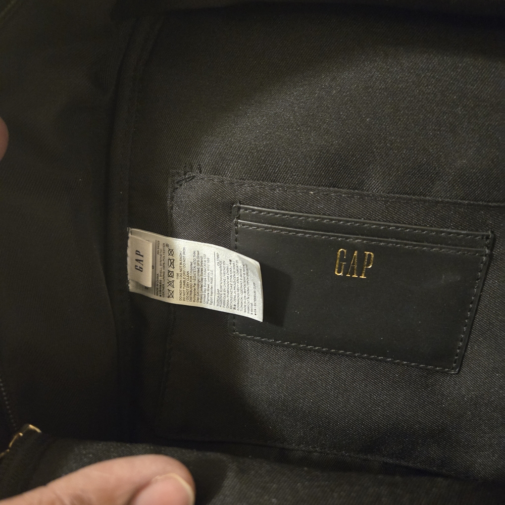GAP Small Black Backpack with Pockets - Picture 4 of 11